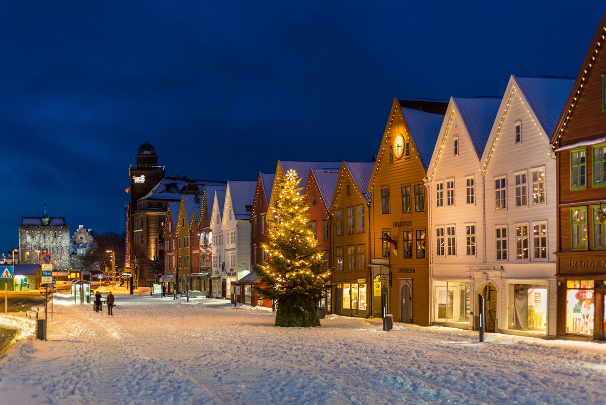 Coming to Bergen for the Christmas holidays? Check out these ideas on things to do and open tours and attractions: 👇👇 en.visitbergen.com/whats-on/chris… Photo: Robin Strand