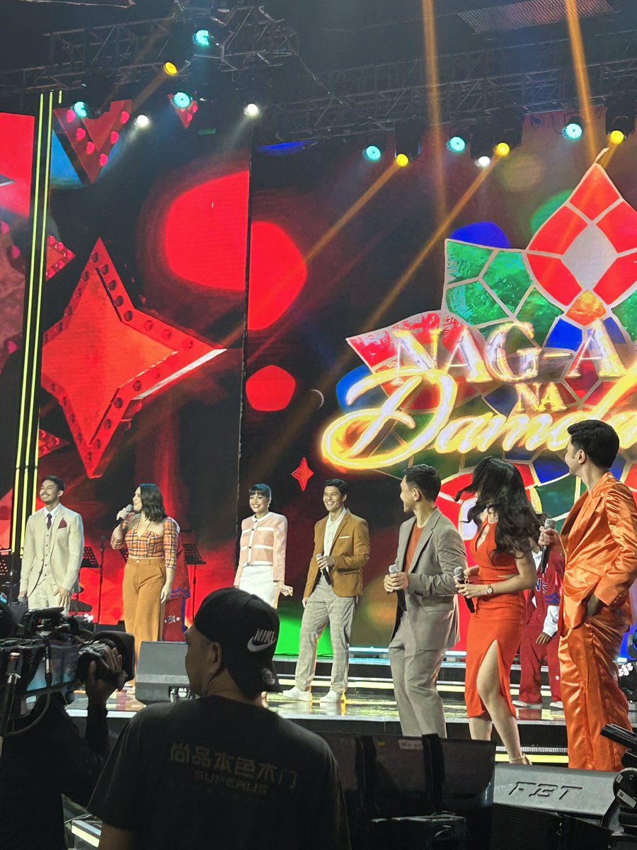 The cast of Pira-Pirasong Paraiso and Nag-Aapoy Na Damdamin #ForeverGratefulChristmasSpecial #ABSCBNChristmasSpecial2023