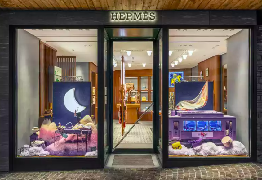 cppluxury's tweet photo. Hermès opens newly renovated boutique in Crans Montana, Switzerland
https://t.co/3G3G2TlUuZ
#Hermes #HermesCransMontana #CransMontana #renovated #redesigned #enlarged #luxuryfashion #fashion #luxury #luxurybags #luxuryaccessories #luxurybusiness @Hermes_Paris https://t.co/hUZpCeQ4Xp