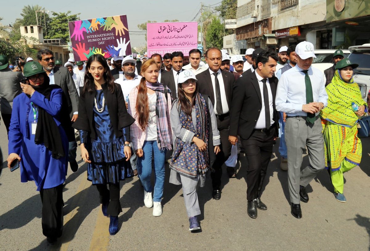 HumanRightsGovt's tweet photo. کراچی(12دسمبر2023) محکمہ انسانی حقوق سندھ کی جانب سے انسانی حقوق کے لیے سندھ اسمبلی سے پریس کلب تک ریلی نکالی گئی، جس کی نگرانی وزیر قانون، انسانی حقوق عمرسومرو نے کی.ریلی میں سیکریٹری انسانی حقوق تحسین فاطمہ، سیکریٹری قانون، سیکریٹری مذہبی امور شریک تھے https://t.co/lMeE2q3sGd