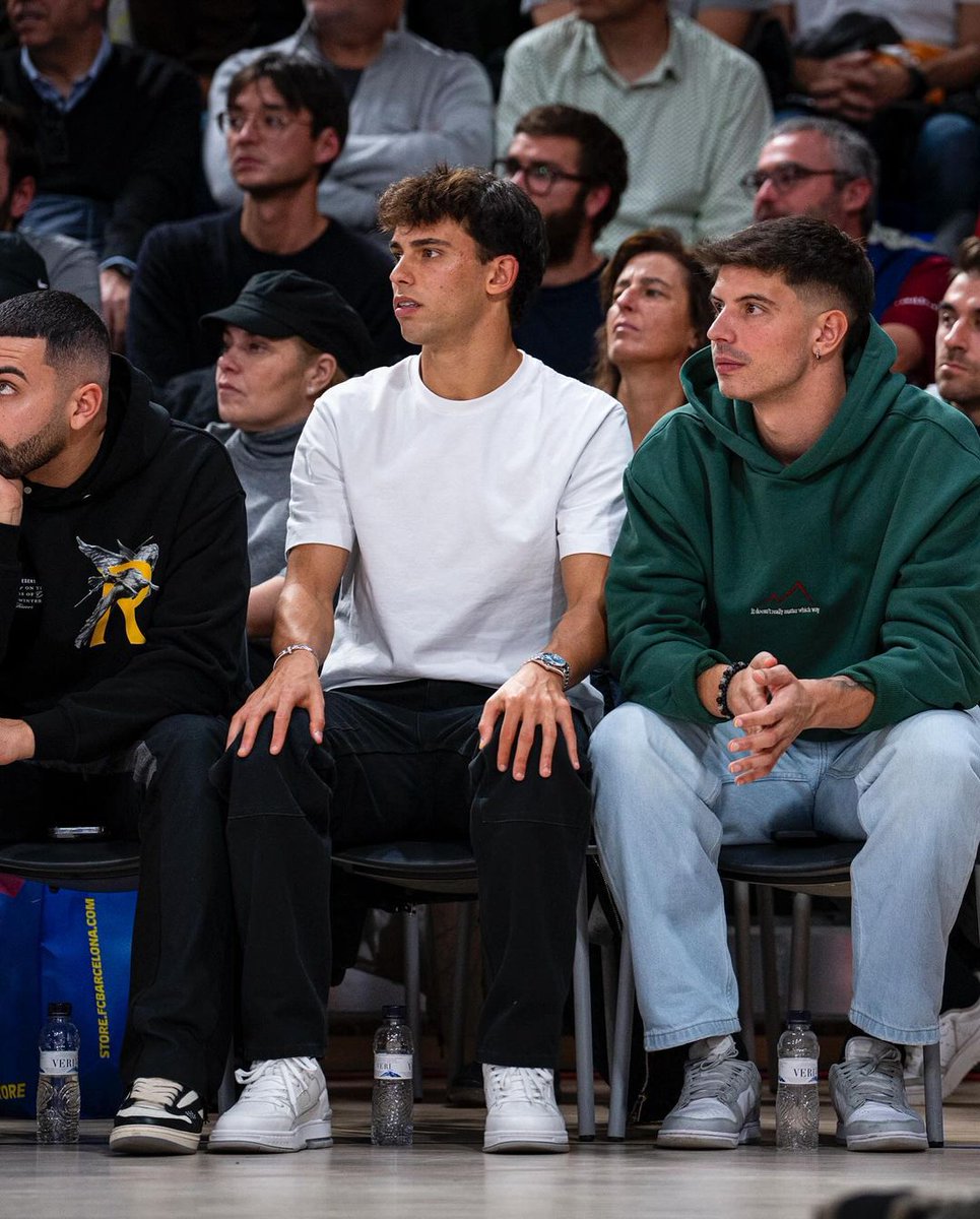 Axelarigato's tweet image. João Félix from FC Barcelona wears our Area Lo Sneaker court-side this week. #joãofélix #FCBarcelona