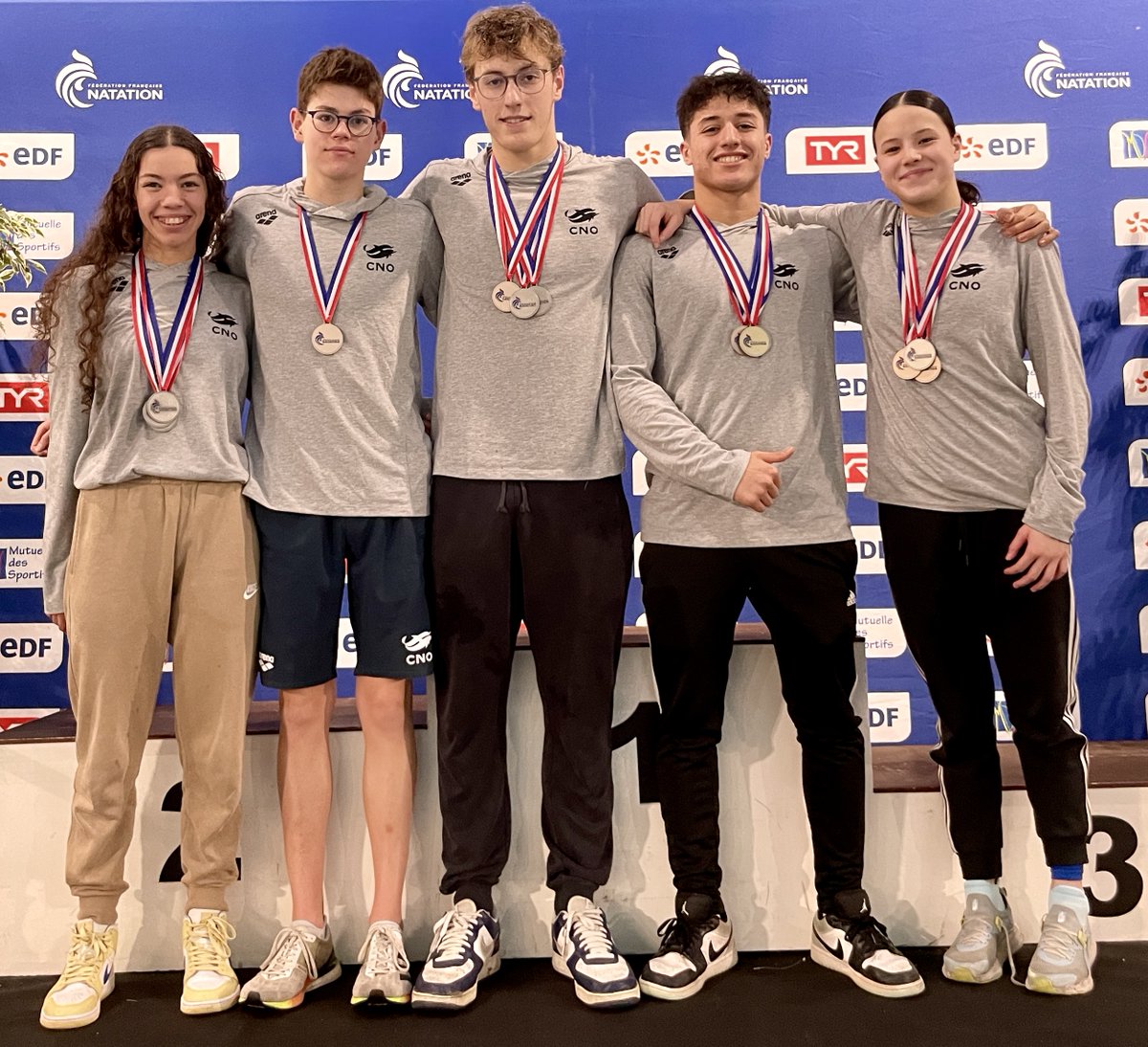 Championnats de France Juniors 25m 2023

Le bilan

13 médailles individuelles
🥇
🥈🥈🥈🥈🥈🥈🥈
🥉🥉🥉🥉🥉

30 finales A

1 record de France 16 ans du 200m papillon 1.59.86

1 record IDF
9 records des Yvelines et du club  
73% de meilleures performances personnelles