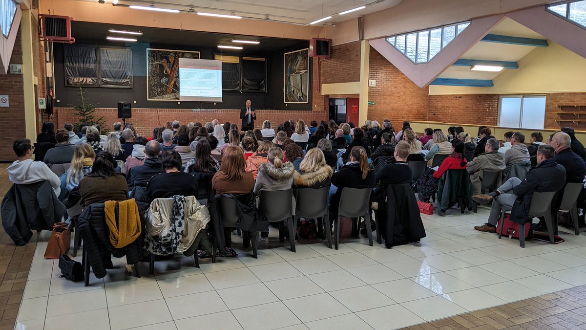 DelhayeGhislain's tweet photo. Les enseignants de cité éducative de Liévin lient l'expérience de leurs gestes professionnels à la recherche avec @AzizJellab : les compétences psycho-sociales, constats, leviers, perspectives pour une institution plus humaine et plus juste. #dsden62
@MisplonMuriel @GuillouRachel https://t.co/pGoWAepB0c