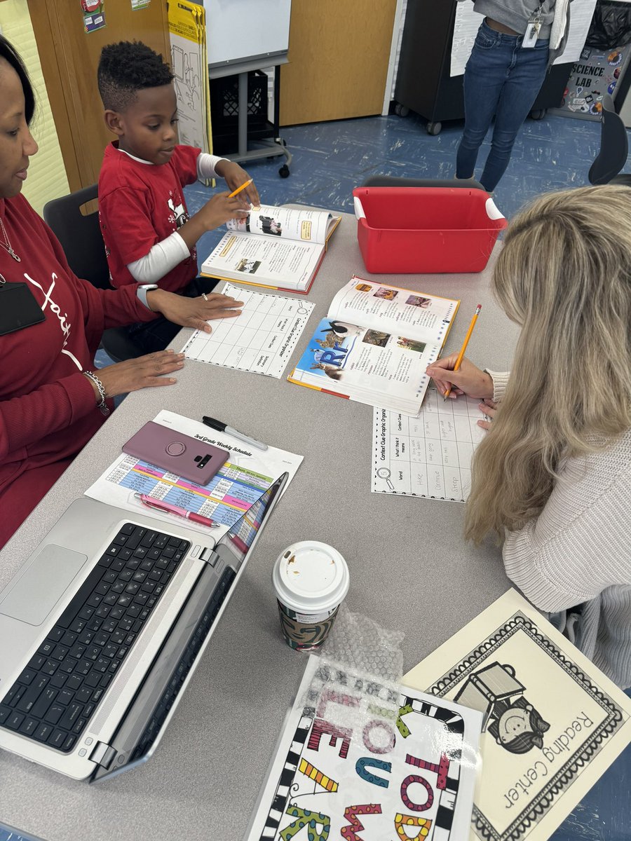 3rd grade teachers did an excellent job in their small group simulation! We even brought in some third grade helpers to make it more real! This is what #winningforkids look like! @OAK_HCS @RoxannEvan46848 @FreesEdWorld