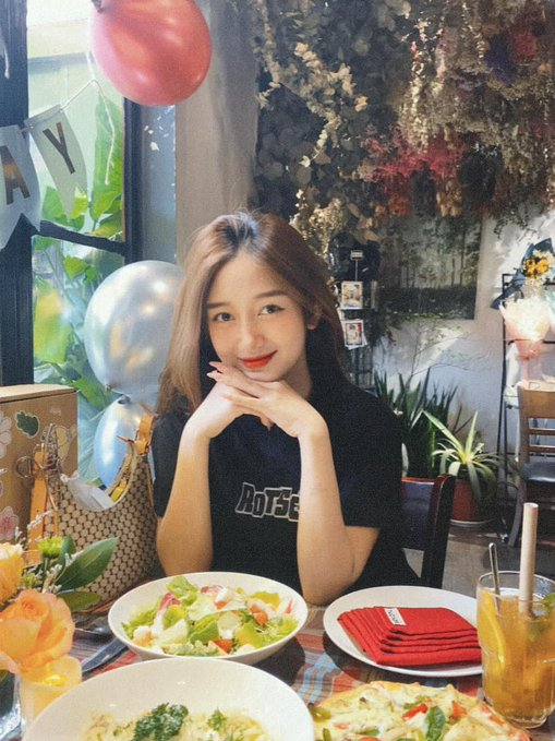 HaanBnB's tweet photo. Định mời anh đi ăn tối 
Nhưng lại sợ thành bữa tối của anh 🥺🥺🥺

Theo dõi https://t.co/rz2yMAlPr9 để có tin tức Crypto &amp; ảnh đẹp mỗi ngày nha ~
#vietnamesegirl #gaixinh #crypto #girl #viral $BTC $ETH $XRP $ADA https://t.co/ufsJKWI3gg
