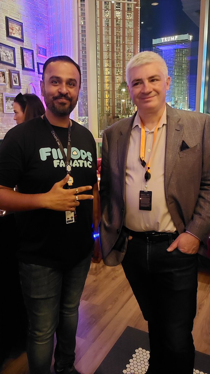 Had the pleasure of meeting the meet @jeffbarr , a true luminary in the tech world! As the Chief Evangelist for @awscloud , Jeff is not only a powerhouse of knowledge but also an exceptional advocate for sharing insights through his fantastic AWS Blogs.

#AWSreInvent…
