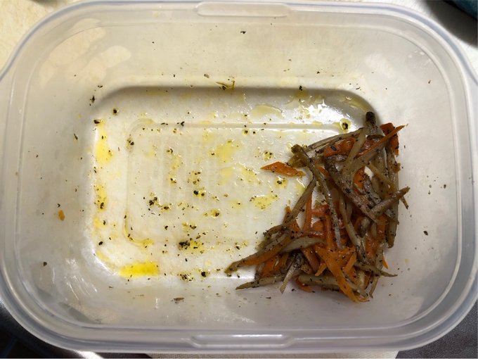 みんな洗い物したくないみたいでよくこんな状態でおかずが残ってて、いつもはまぁそうだよねぇ～って流せるんだけど今日はなんか、、、、怒りが、、、、つよい、、、、、、、!!! 