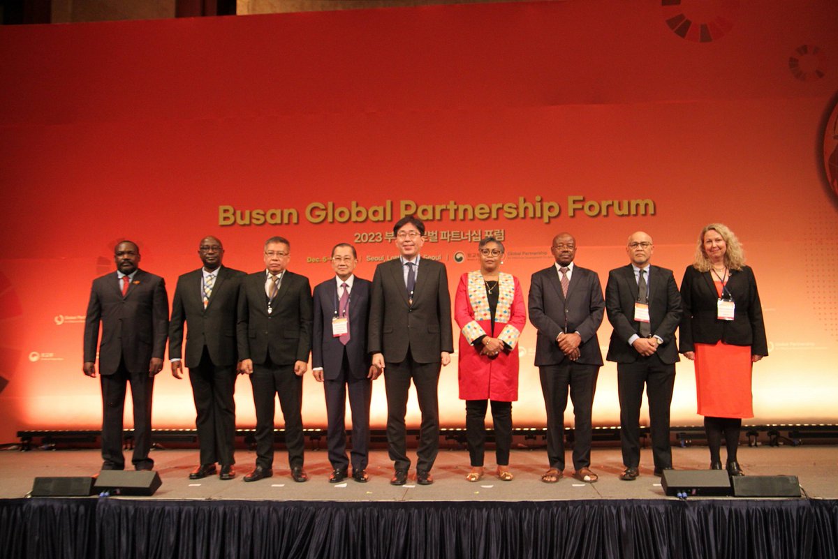 Ministerio de Economía y Finanzas - Paraguay (@mef_paraguay) on Twitter photo A través del <a href="/VEP_Paraguay/">Viceministerio de Economía y Planificación</a>, la institución marcó presencia en el Foro de la Alianza Global, Busan 2023. El evento se constituye uno de los espacios más valiosos de intercambio de conocimientos en materia de cooperación internacional.
➡️ lc.cx/qumkc5 A través del <a href="/VEP_Paraguay/">Viceministerio de Economía y Planificación</a>, la institución marcó presencia en el Foro de la Alianza Global, Busan 2023. El evento se constituye uno de los espacios más valiosos de intercambio de conocimientos en materia de cooperación internacional.
➡️ lc.cx/qumkc5
