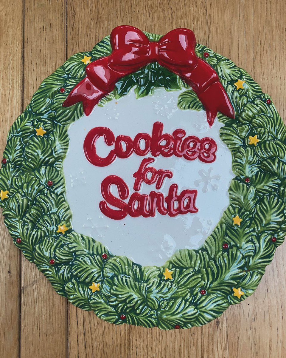 I miss the days when I had Santa believers in the house & we’d put the cookies out on the “special Santa plate” 🧑‍🎄🎅🏻🤶. Cherished memories ❤️