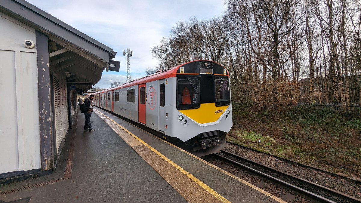 EngFocus's tweet image. 🎬 Latest video 🎬 about the new Borderlands Line timetable introduced by @tfwrail  which promises to improve reliability. youtu.be/KVjWtQzh7dQ #Wrexham #Bidston