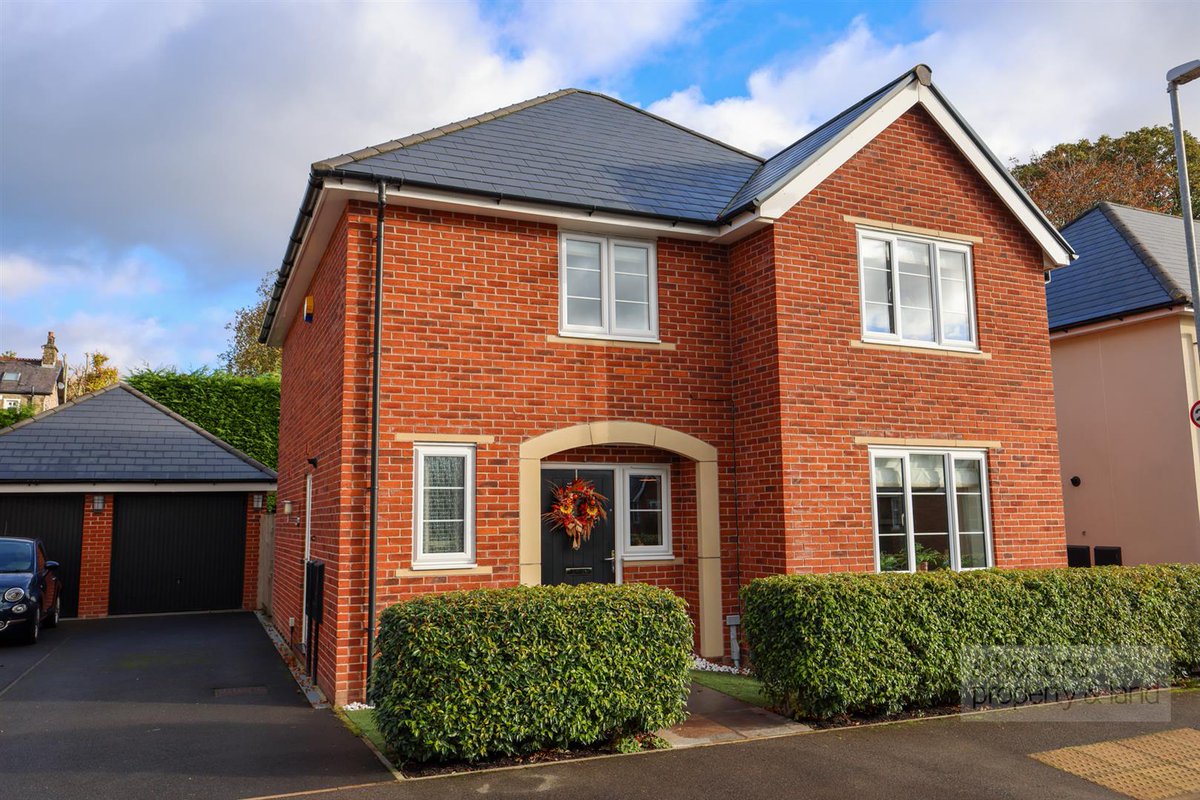 Profile property: Nab View, Whalley BB7 9YG – four-bedroom detached house, for sale at £495,000.

Set on a popular development and finished to show home standard throughout, this immaculate property is ideal for a growing family.

athertons-uk.com/property/resid…