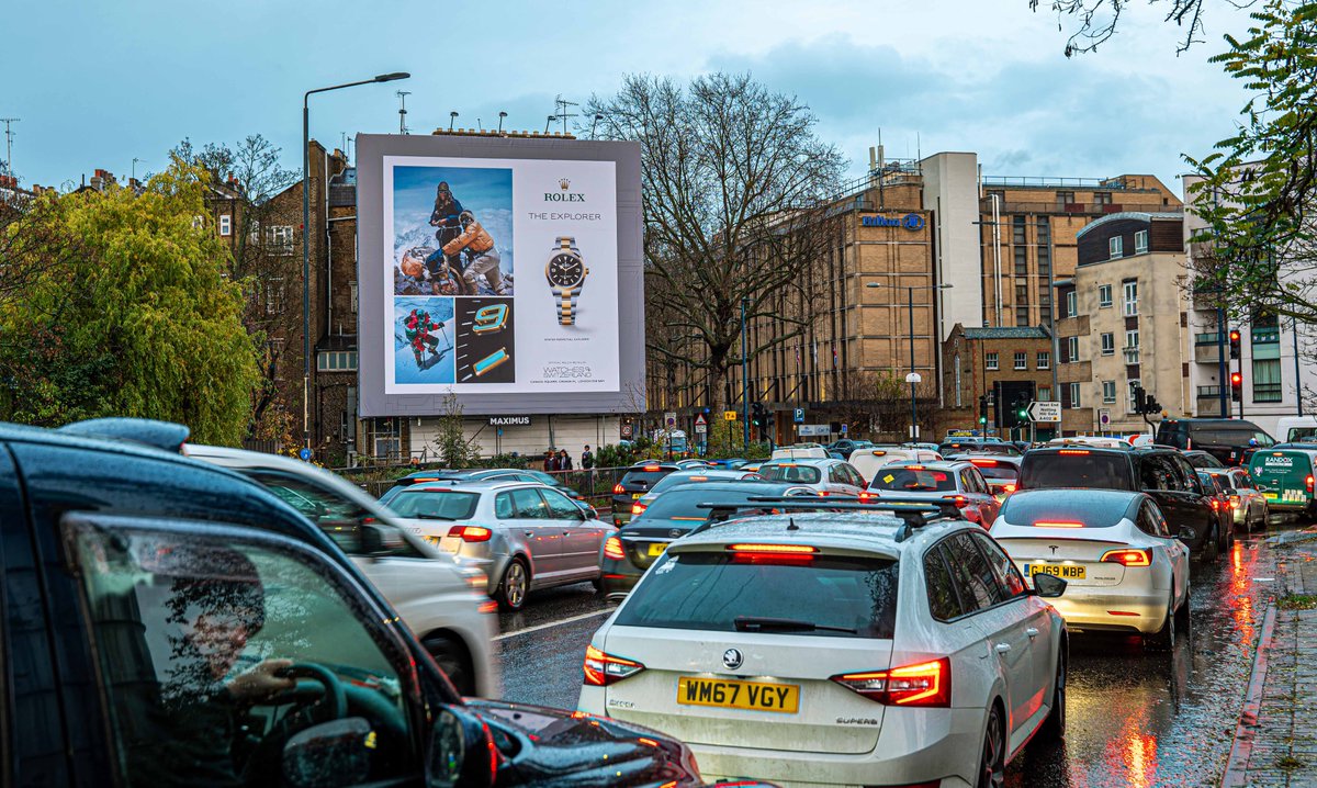 maximusmaximise's tweet photo. Swiss watch manufacturer @ROLEX  hit the slopes of Holland Park Roundabout with its Oyster Perpetual Explorer design. @mindshare_uk @kineticwwUK 

#OOH #outofhome #advertising #megabanner https://t.co/U1TWxBistM