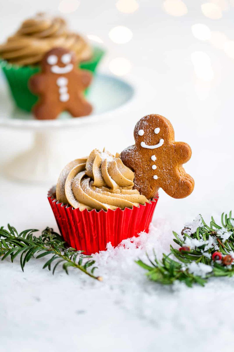 With festivities underway, we are obsessed with these gingerbread cupcakes topped with Biscoff frosting and mini gingerbread men. Perfect for little hands to make or to bring to an office Christmas party, these are not to be missed! Find the recipe here: bit.ly/3RsL3qa