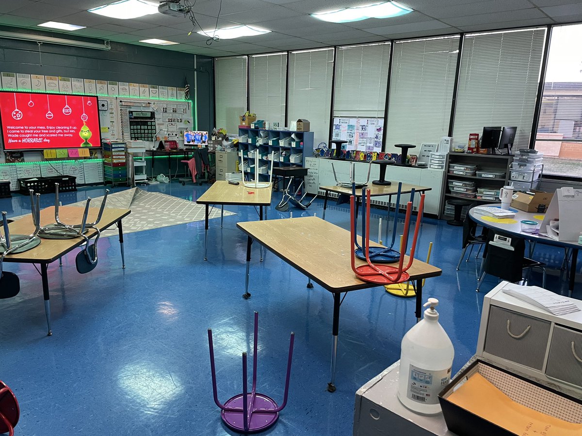 Grinch day! 💚🤍 
-movie/book retell of events
-stolen 120 chart numbers
-Grinchy nouns

Quote of the day: “thanks Mrs. Wade for making learning fun, today was awesome”
#mywhy^^^
#greatgrinchday
#learningisfun