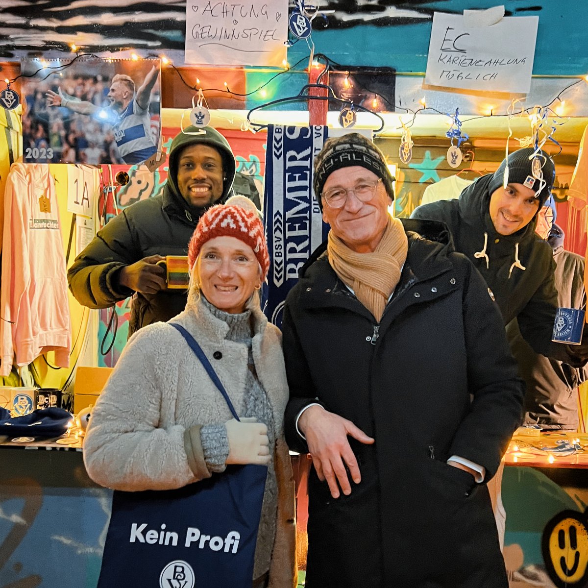 Na, noch BSV-Weihnachtsgeschenke gefällig? Und keine Lust auf Porto und so?
Wir trotzen der Kälte und stehen am Donnerstag (14.12) und am Dienstag (19.12.) von 16 bis 22 Uhr auf dem Lichter der Stadt Wintermarkt.
Auch so richtig krass mit Gewinnspiel. 

Vor dem Südbad / Neustadt.