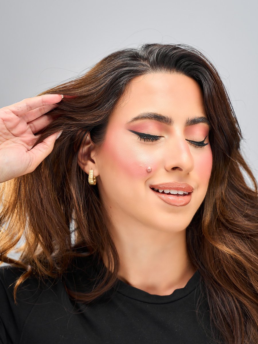 summitgalleria's tweet photo. Blush &amp; Glow ❤️ |
Achieve a flawless cheek definition with these combo 🤩
Create your own ‘faux blush’ 5⭐️ Amazon reviewed Winner 🏆 
https://t.co/tLHvywOaTp
https://t.co/y0Fqjy7gAx
#festivemakeuplooks #blushandglow #blusher #highlighteronfleek #cheekdefinition #blushermakeup https://t.co/JFpPurDvDr