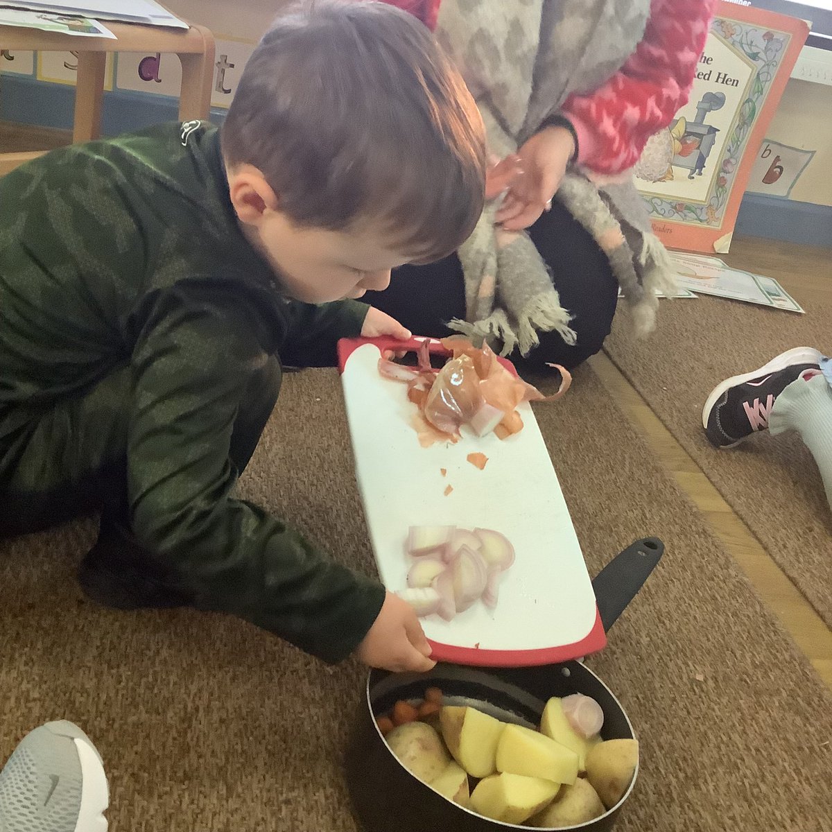 Nursery 3’s loved exploring and learning about different vegetables with a focus on Harvest Festival earlier this month. We finished the week by following instructions to make our own vegetable soup and eating it for our snack!