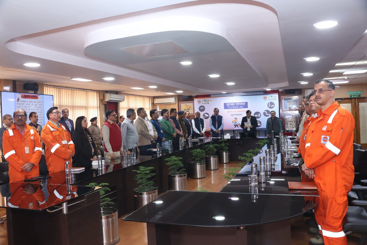 RefineriesIocl's tweet photo. #SecurityWeek2023 kick started @indianoilcl's Mathura Refinery with a commitment to safeguard the valuable assets of the Corporation and remain vigilant to possible attempts of sabotage.
@ChairmanIOCL
@DirR_iocl
@IOCRHQ https://t.co/3uEeANeKrn