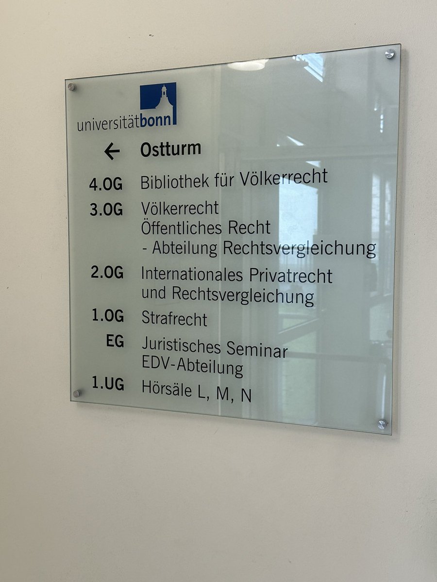 It was a real pleasure to present my forthcoming monograph Compliance with European Consumer Law @OUPLaw at the new chair of Birke Häcker @UniBonn Particularly enjoyed delving into the nuances of comparative private law during our discussion 🇪🇺