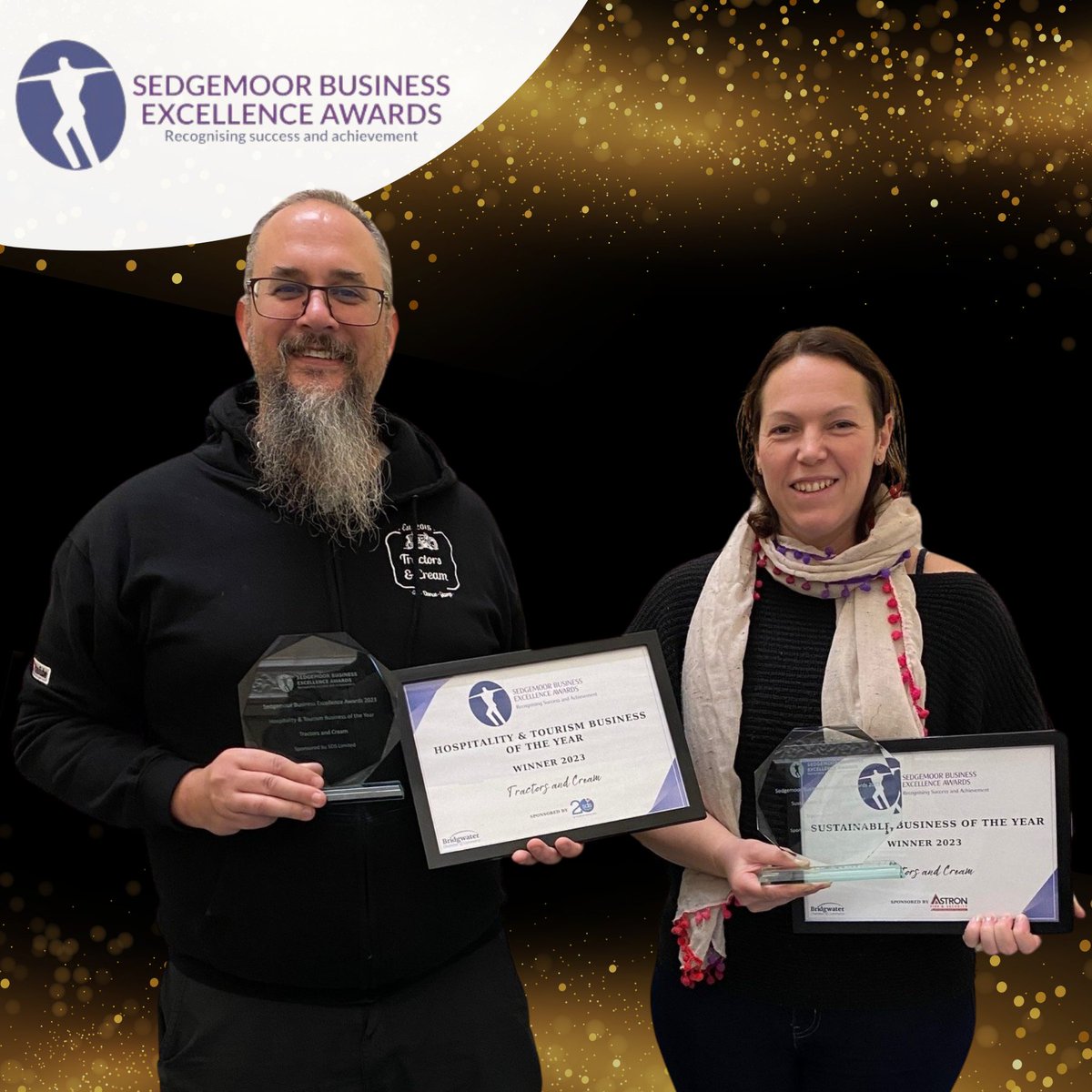 𝐁𝐫𝐲𝐚𝐧 𝐚𝐧𝐝 𝐕𝐢𝐜𝐤𝐢 𝐟𝐫𝐨𝐦 𝐓𝐫𝐚𝐜𝐭𝐨𝐫𝐬 𝐚𝐧𝐝 𝐂𝐫𝐞𝐚𝐦 collected the TWO awards they won at the Sedgemoor Business Awards this year. Hospitality &amp; Tourism Business and Sustainable Business 🏆