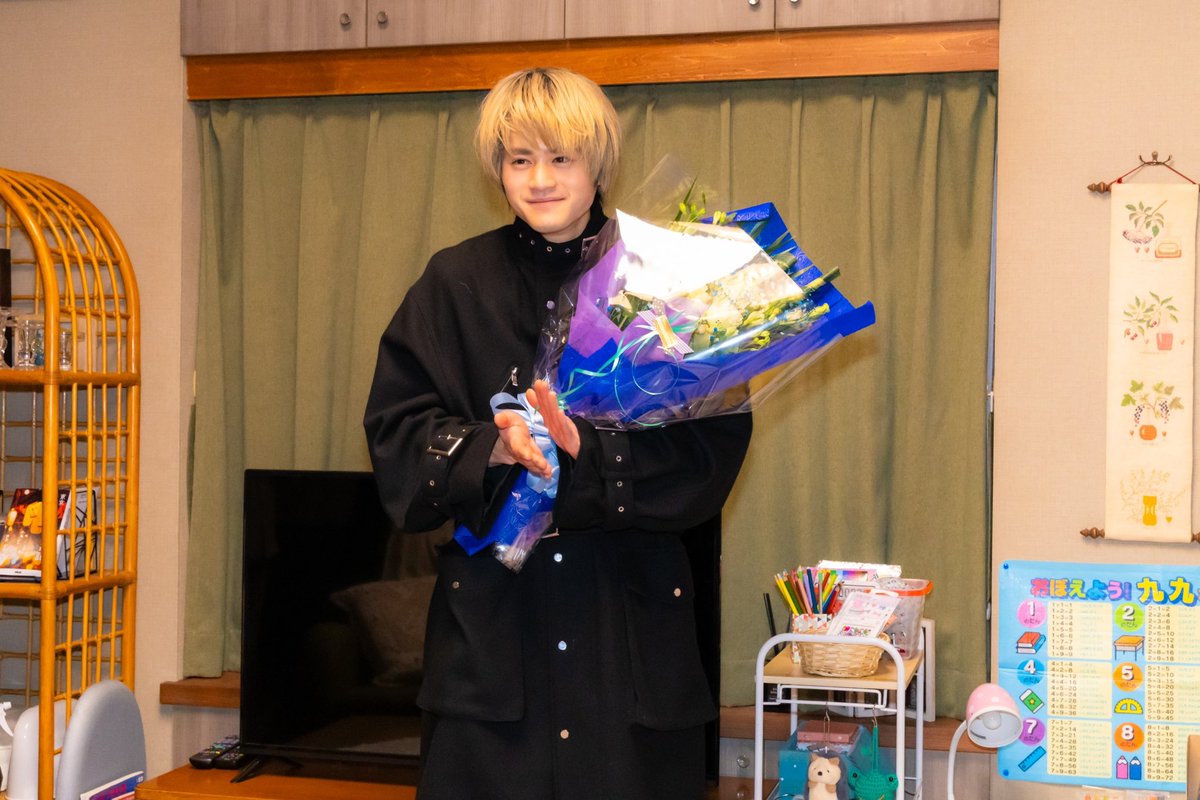 ／
#ゆりあ先生の赤い糸
最終回 放送まであと１日❗️
＼

りっくんこと #鈴鹿央士 さん 
クランクアップ💐💙

金髪りっくんが最終回で
とんでもない行動に！？

衝撃の最終回をお見逃しなく！！

#ゆりあ先生の赤い糸
#最終回
#14日木曜よる9時
#人生の幸せの形とは…🕊️