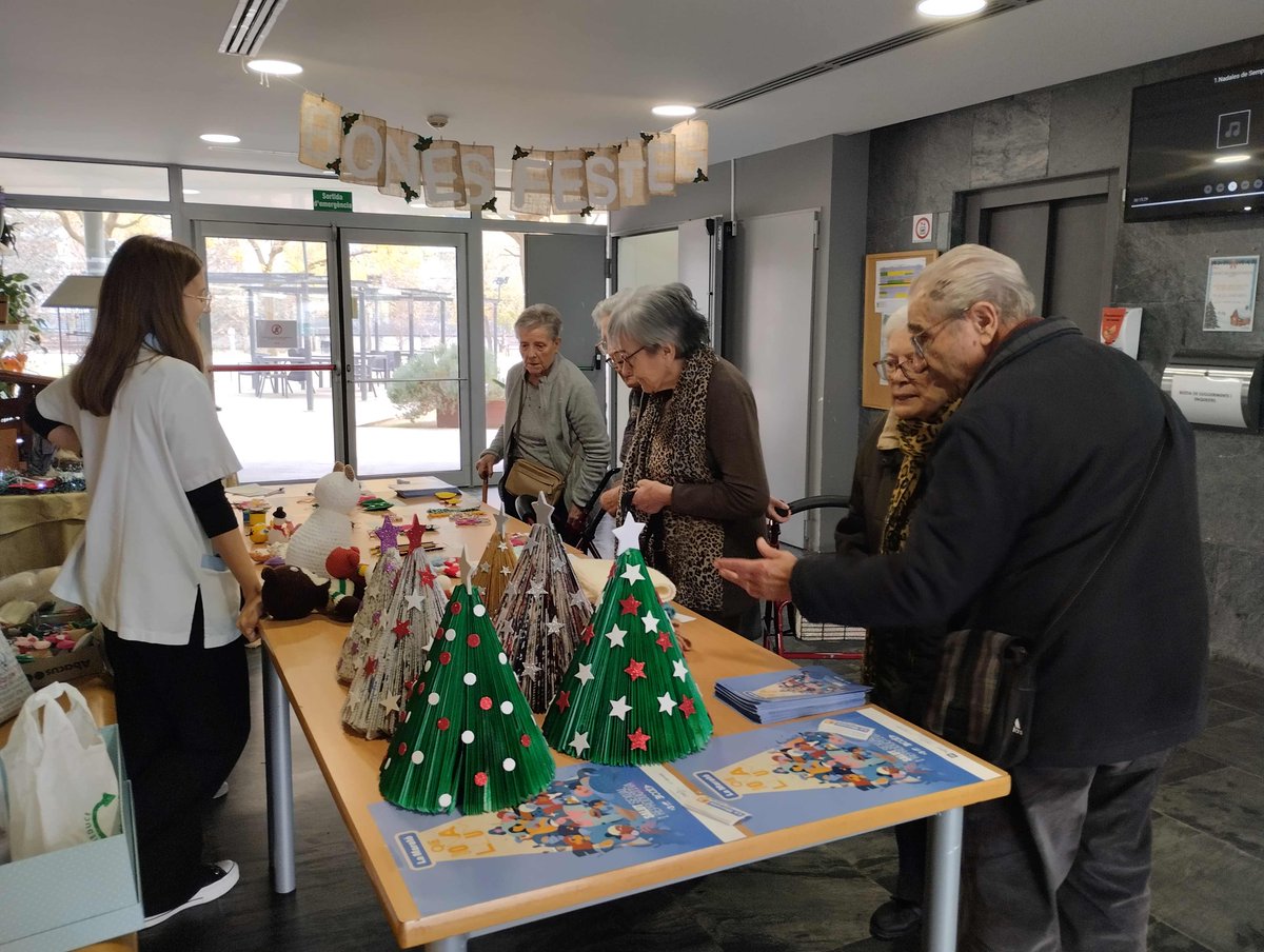 Hospital Universitari Santa Maria (@gss_lleida) on Twitter photo La Residència i Centre de Dia per a Gent Gran Lleida - Balàfia ha organitzat una activitat solidària anual per <a href="/la_marato/">La Marató de 3Cat</a> (17/12/23) sobre salut sexual i reproductiva. Usuaris i treballadors creen manualitats per vendre i recaptar fons per la investigació. 👏 La Residència i Centre de Dia per a Gent Gran Lleida - Balàfia ha organitzat una activitat solidària anual per <a href="/la_marato/">La Marató de 3Cat</a> (17/12/23) sobre salut sexual i reproductiva. Usuaris i treballadors creen manualitats per vendre i recaptar fons per la investigació. 👏