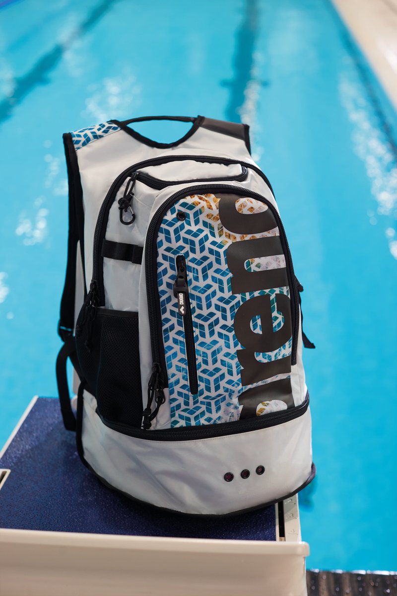 Pack all your kit in this great Planet Water back pack and save 30% with code PPVA36C7 at arenaswimuk.com/product/fastpa…