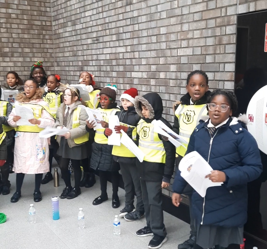 Last week, our Year 5 Class performed Christmas Carols at Woolwich Elizabeth line station and raised money for @gbchospice. They were fantastic and raised over £140. @TfL #woolwich @Royal_Greenwich #Greenwich #bexley