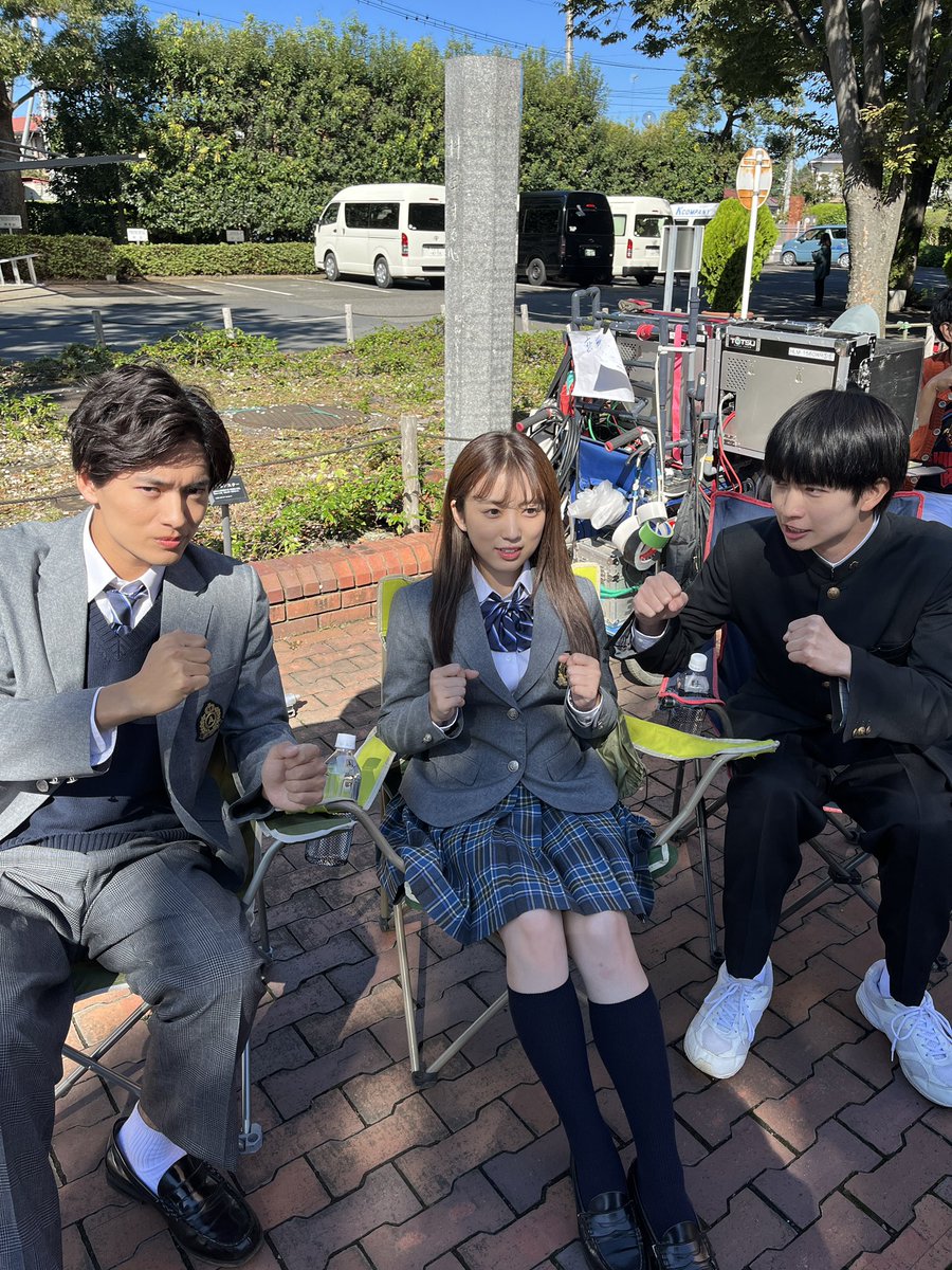 drama_streamtbs's tweet photo. 華子の彼氏・鯨井🐳に宣戦布告した鳳！🪶

バチバチ⚡️のファイティングポーズいただきました👊

#tbs #ドラマストリーム
#恋愛のすゝめ
#綱啓永
#本田響矢
#一ノ瀬ワタル
#若林時英
#ひょっこりはん
#矢吹奈子 #야부키나코
#Netflix先行配信中
#12月19日深夜24時58分放送
#こいすす https://t.co/kzRc1Twj4F