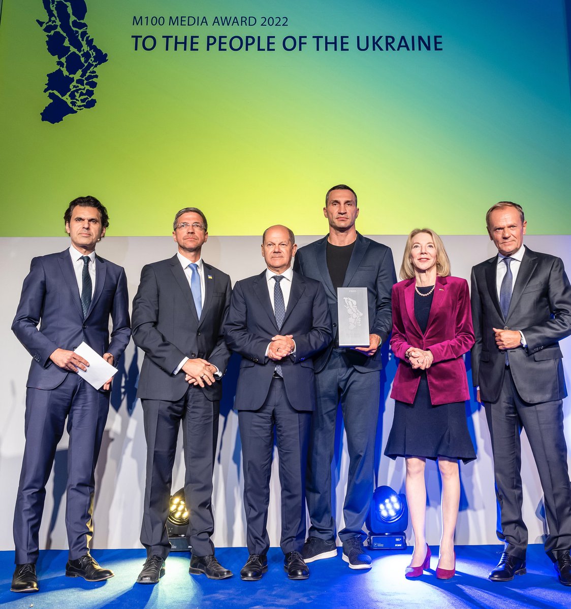 Congratulations to @donaldtusk on his election as Prime Minister of Poland. I had the pleasure of sharing the stage with him, alongside @Bundeskanzler Olaf Scholz & Wladimir @Klitschko, at last year’s M100 Media Award ceremony in Potsdam