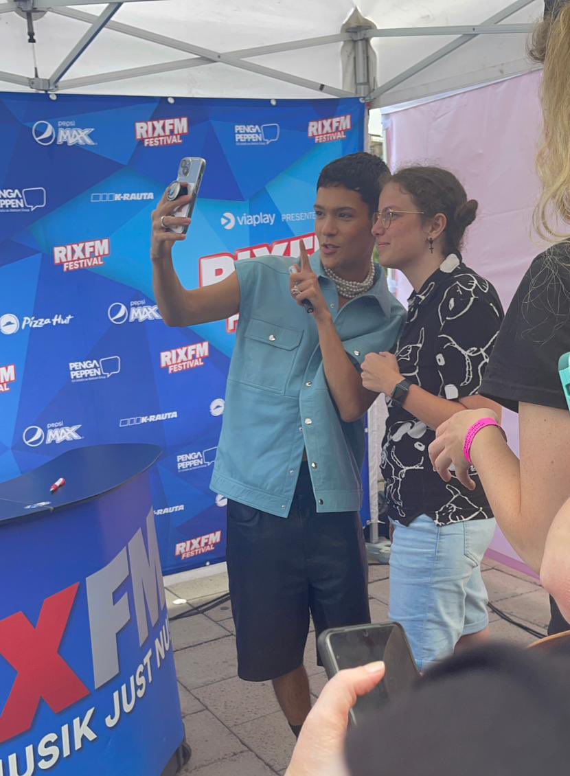 nis ᴖ̈ omar flip tweet media