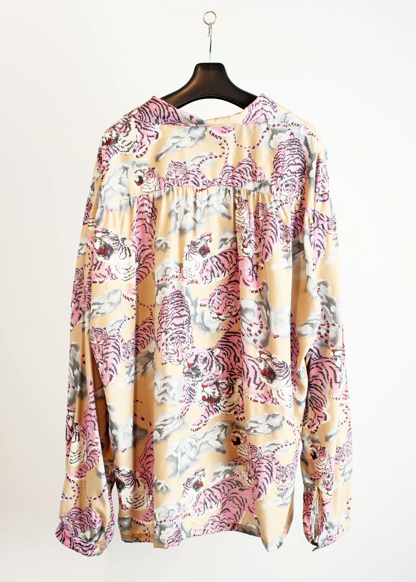 sorosoroneko's tweet image. ＼#マカロニえんぴつ #はっとり さん衣装速報📢✨／
❤ #FNS歌謡祭第二夜 ❤

🆕只今放送中🆕
スキマスイッチ名曲で着ているシャツを発見👀💨

＼詳細はこちら↓↓／
shop.utility-harajuku.jp/products/2024s…