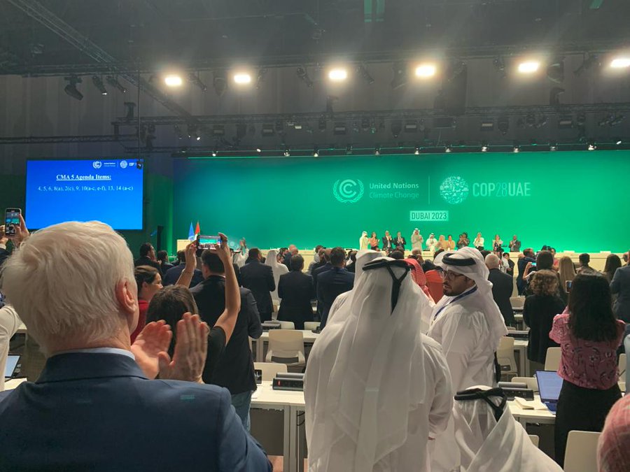 الوزير ستيوارت:كم هو مشجع أن أشهد في #كوب28 موافقة بالإجماع على الحصيلة العالمية-اتفاق الإمارات.أتوجه بالشكر لرئيس كوب28 د.سلطان الجابر لقيادتنا للوصول لهذا الاتفاق التاريخي والحفاظ على أمل ألا يتجاوز الاحترار العالمي1.5درجة، والإشارة لاستخدام الوقود الأحفوري لأول مرة على الإطلاق