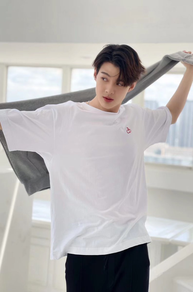 #GQMOTYxSaint
SAINTSUP GQ EVENT
