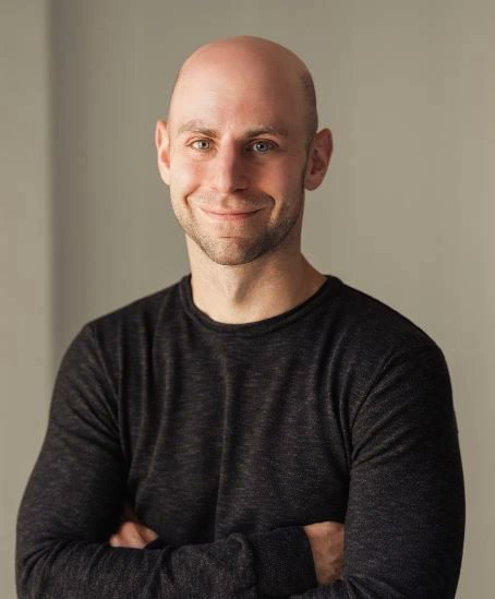 "This is what I find most magnetic about successful givers: they get to the top without cutting others down, finding ways of expanding the pie that benefit themselves and the people around them"

📚 GIVE AND TAKE by  #adamgrant
Available at our #bookshop

#KitabuNiZawadi
