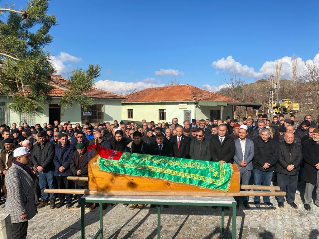 muratgunaycorum's tweet photo. Fransa'da ikamet eden Harun Urlu abimizin kızı Meliha Urlu kardeşimizi Inalözü Köyümüzde ebedî istirahatgahına uğurladık.
Rabbim mekanını cennet, makamını Ali eylesin İnşaAllah 🤲
Yakınlarına sabır ve başsağlığı diliyorum

📍 İnalözü Köyü 

@erkankandemir 
@muhammedavci53 
@baharayvazoglu