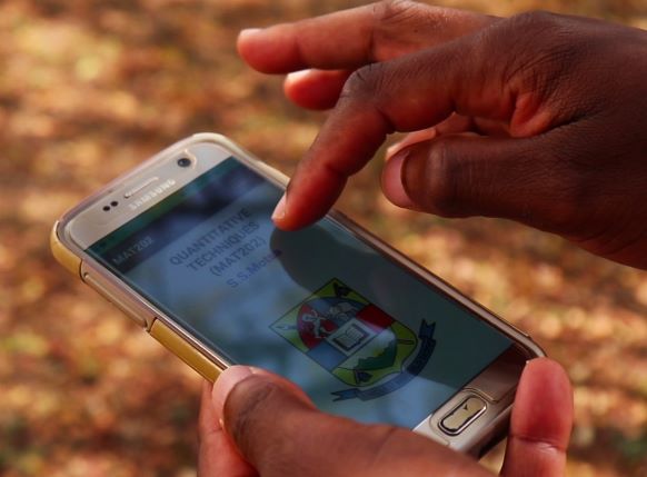 UNDPDigital's tweet image. In Eswatini, @UNDPEswatini signed a Memorandum of Understanding (MOU) to enhance universal access to affordable ICT services. The MOU is a response to the #digitaldivide that the country faces.

🔗 More: go.undp.org/SsTW

#DigitalUNDP