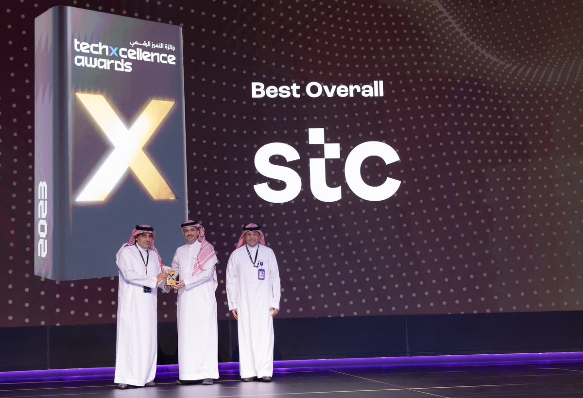 stc's tweet photo. نعتز بحصولنا على "جائزة التميز التقني" التي تؤكد على التزامنا بدعم وتنمية #المحتوى_المحلي التقني وتحقيقاً للأهداف الوطنية من خلال برنامج #روافد.
#TechXpand
#نعبر_الأفق https://t.co/6PmCmpcgXW