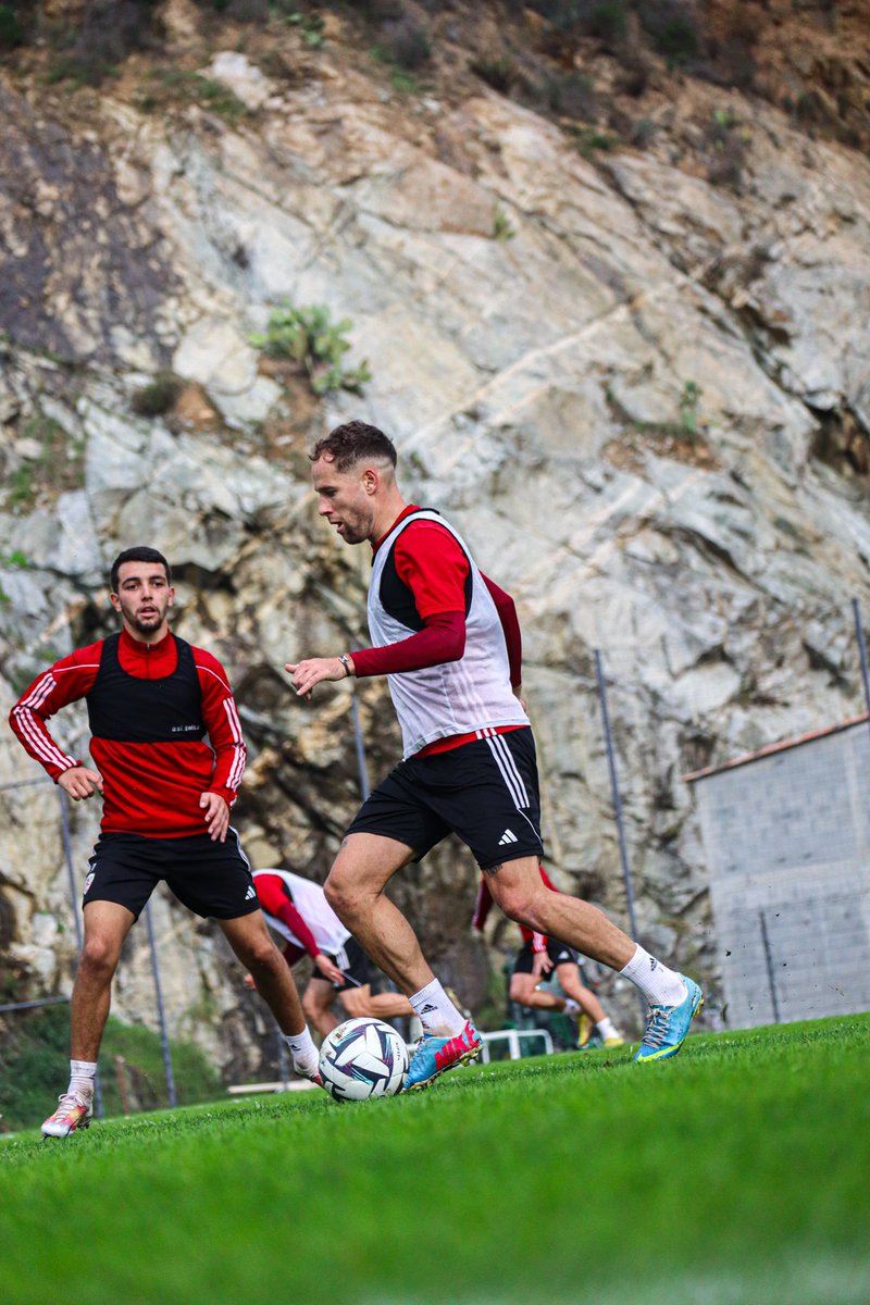 👋 <a href="/footpack/">footpack.</a> 

Qu’est ce qu’on en pense de la paire de <a href="/QuemperStephen/">Stephen Quemper</a> ? 😏

#ForzaAiacciu