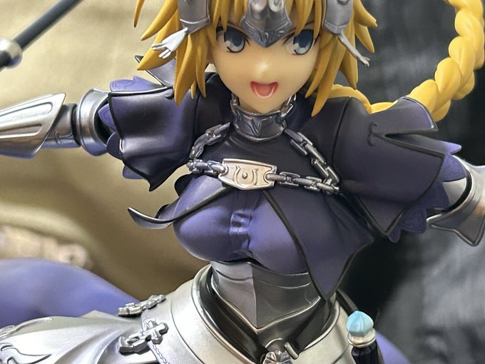 このおっぱいで聖女は無……あれ?
思ってたより小さいな……?
僕の描く聖女デカすぎ……!? 