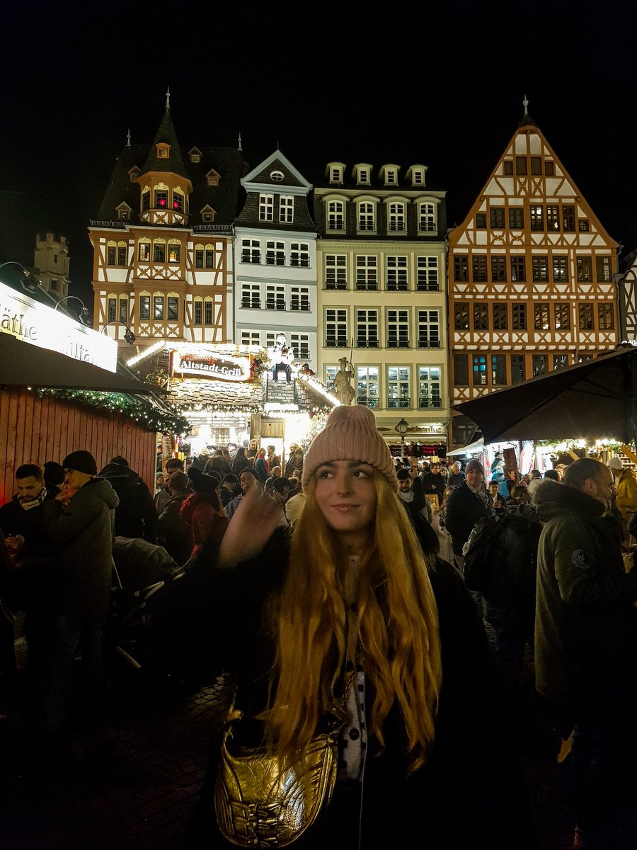 isabelhdr's tweet photo. mucho 🥨 y glühwein🇩🇪 https://t.co/TC9Y43ph6s