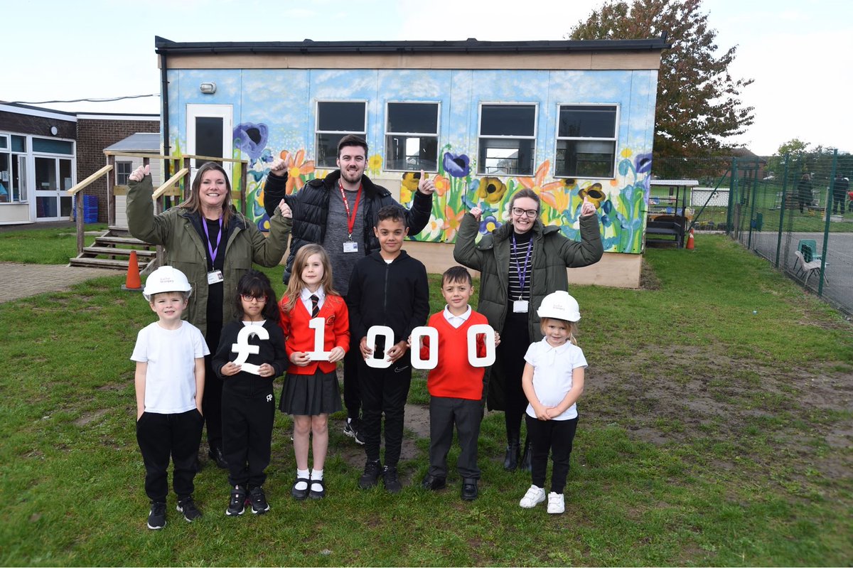 Our #SouthMidlands team has donated £1,000 to @BushmeadLuton to help purchase new materials for their refurbishment following a costly roof leak that forced the closure of the school’s outside hub. Read more: twimpey.tw/yeSQ50Qbbgs