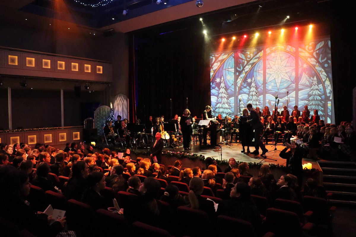 Our #PipersYear13 prefect team were delighted to welcome #PipersSenior students to the audience of our live-streamed Carol Services today. The Arts Centre Theatre was buzzing with anticipation! 

#PipersMusic #PipersCommunity