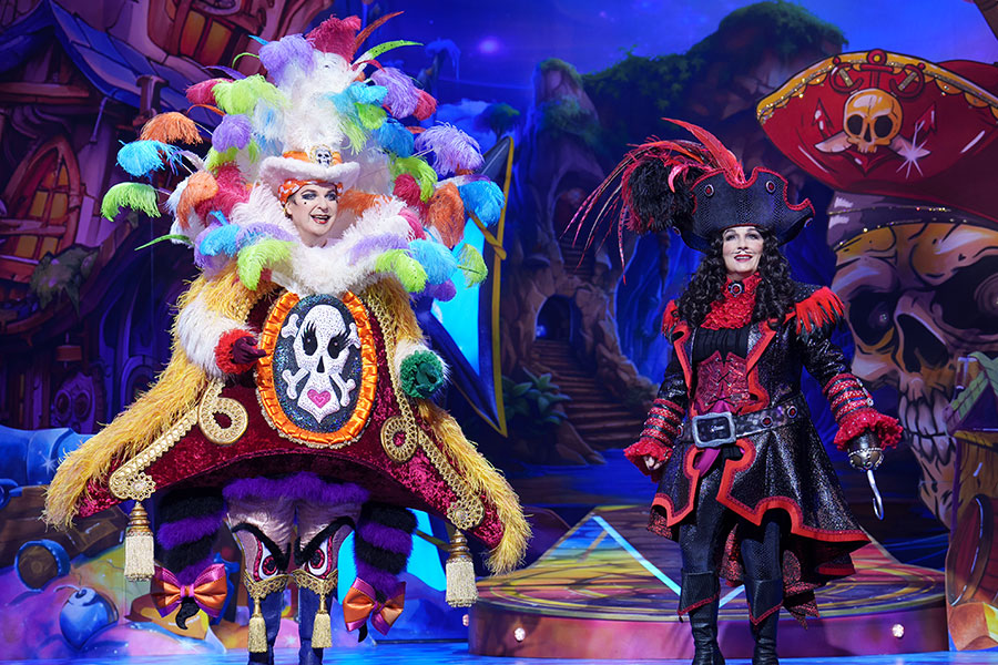 Peter Pan pantomime at The London Palladium – first look whatsonstage.com/news/peter-pan…