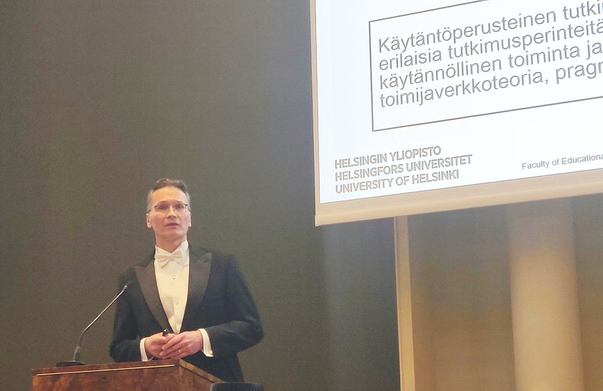 Digitaalisen oppimisen professori Sami Paavola kertoi juhlaluennossan käytäntötutkimuksesta teknologisoituvan työelämän muutosten toteuttamisessa ja kehittämisessä.
@samipaavola 
#uudetprofessorit