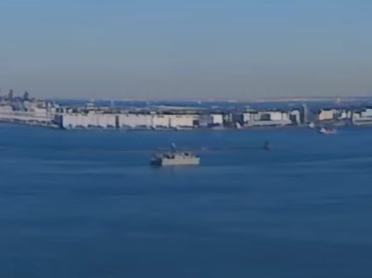 WarshipCam's tweet photo. USNS Victorious (T-AGOS-19) and USNS Loyal (T-AGOS-22) Victorious-class ocean surveillance ships leaving Yokohama, Japan - December 13, 2023 #usnsvictorious #tagos19 #usnsloyal #tagos22
SRC: webcam https://t.co/pPwqCbYlVK