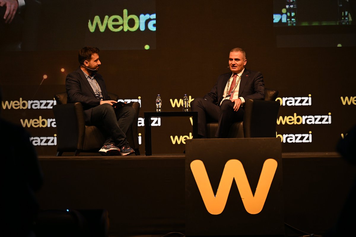Webrazzi (@webrazzi) on Twitter photo "Dijital Bankalar ve Türkiye" üzerine kritik bir sohbet! Webrazzi'den Ahmet Buğra Ferah (<a href="/bugraaf/">ahmet bugra ferah</a>) ve BDDK (<a href="/BDDKResmi/">Bankacılık Düzenleme ve Denetleme Kurumu (BDDK)</a>) Bilgi Sistemlerinden Sorumlu Başkan Yardımcısı Mustafa Aydın, Türkiye'nin dijital bankacılık yolculuğunu tartışacak. #fintech23 "Dijital Bankalar ve Türkiye" üzerine kritik bir sohbet! Webrazzi'den Ahmet Buğra Ferah (<a href="/bugraaf/">ahmet bugra ferah</a>) ve BDDK (<a href="/BDDKResmi/">Bankacılık Düzenleme ve Denetleme Kurumu (BDDK)</a>) Bilgi Sistemlerinden Sorumlu Başkan Yardımcısı Mustafa Aydın, Türkiye'nin dijital bankacılık yolculuğunu tartışacak. #fintech23