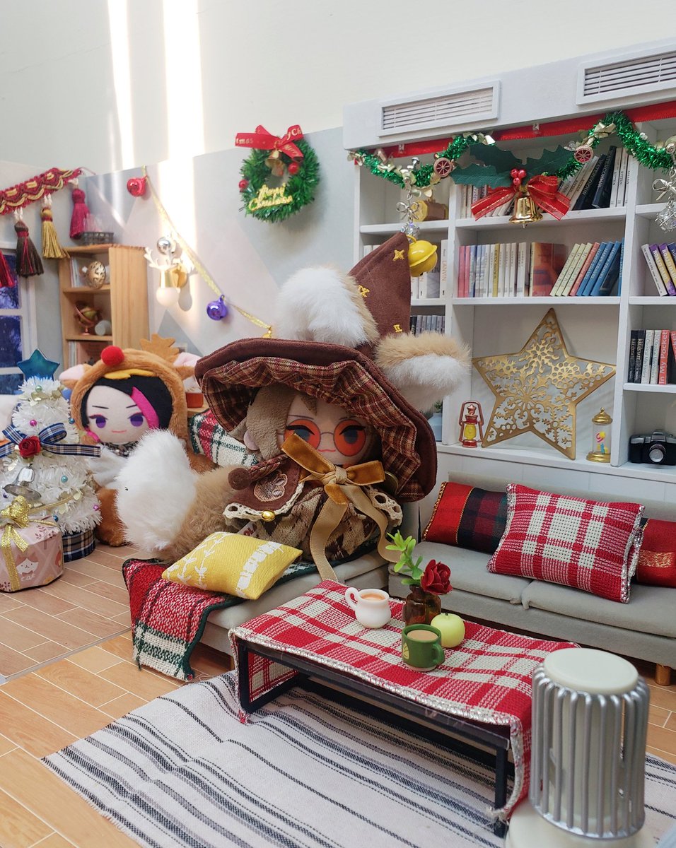 ynlangwolf's tweet photo. 這是個只要在家窩在沙發上耍廢
就會有馴鹿照顧他起居的小狐狸魔女
#shusta https://t.co/F3Pb1sln3S