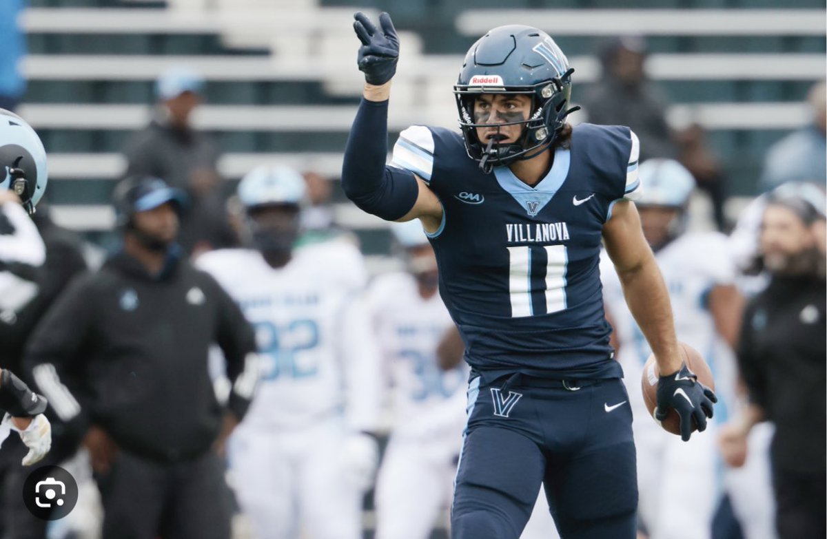 Bdevera1972's tweet image. I have had the pleasure of watching this young man @jaaron_hayek have a wonderful football career. Great football player and friend to our family. Keep working, stay humble and prove them wrong. 💪💪