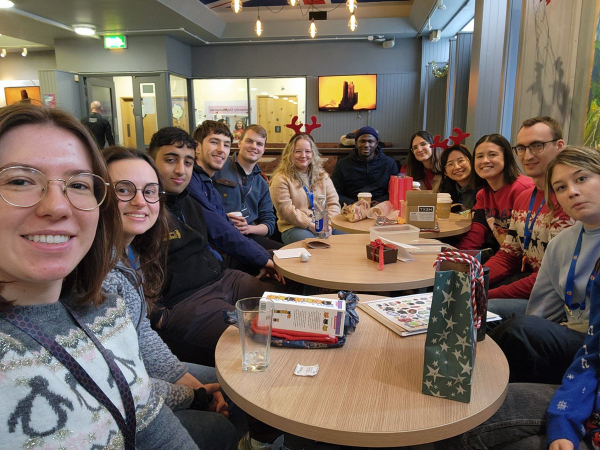 Merry Christmas from floor 6 🎅🎄

<a href="/UoBChemistry/">UoBChemistry</a>